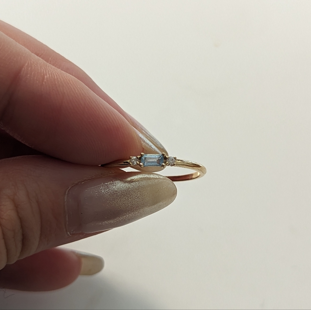 Mejuri 14k solid stackable ring with blue topaz sz 8